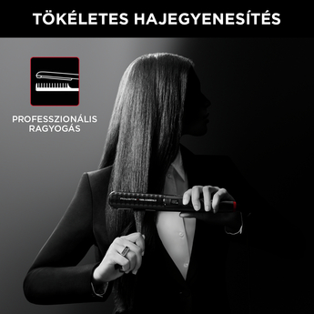 Egy fekete öltönyös nő hajvasalót használ, egy terméket reklámozva.