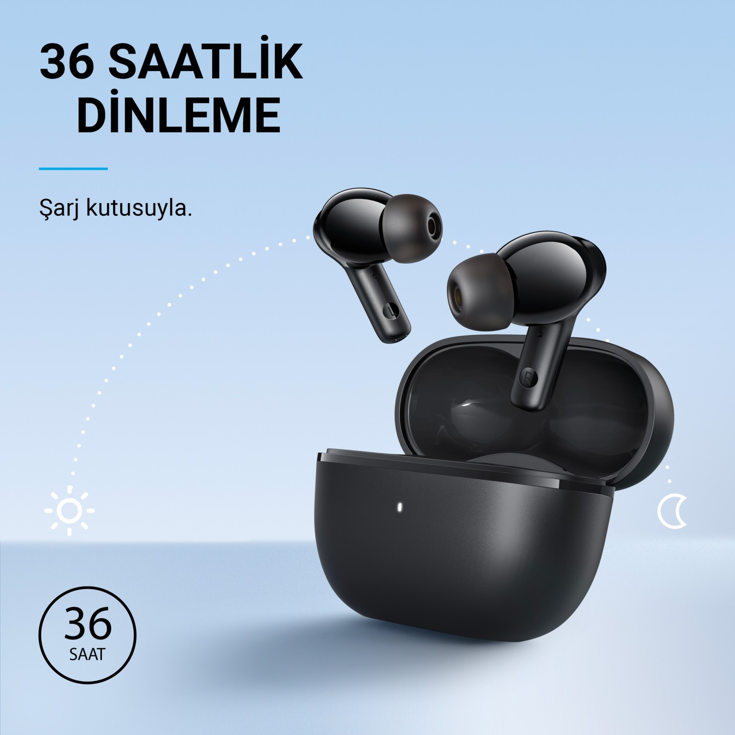 Şarj kutusu, beyaz metin ve açık mavi bir arka plan ile siyah kulaklıklar.