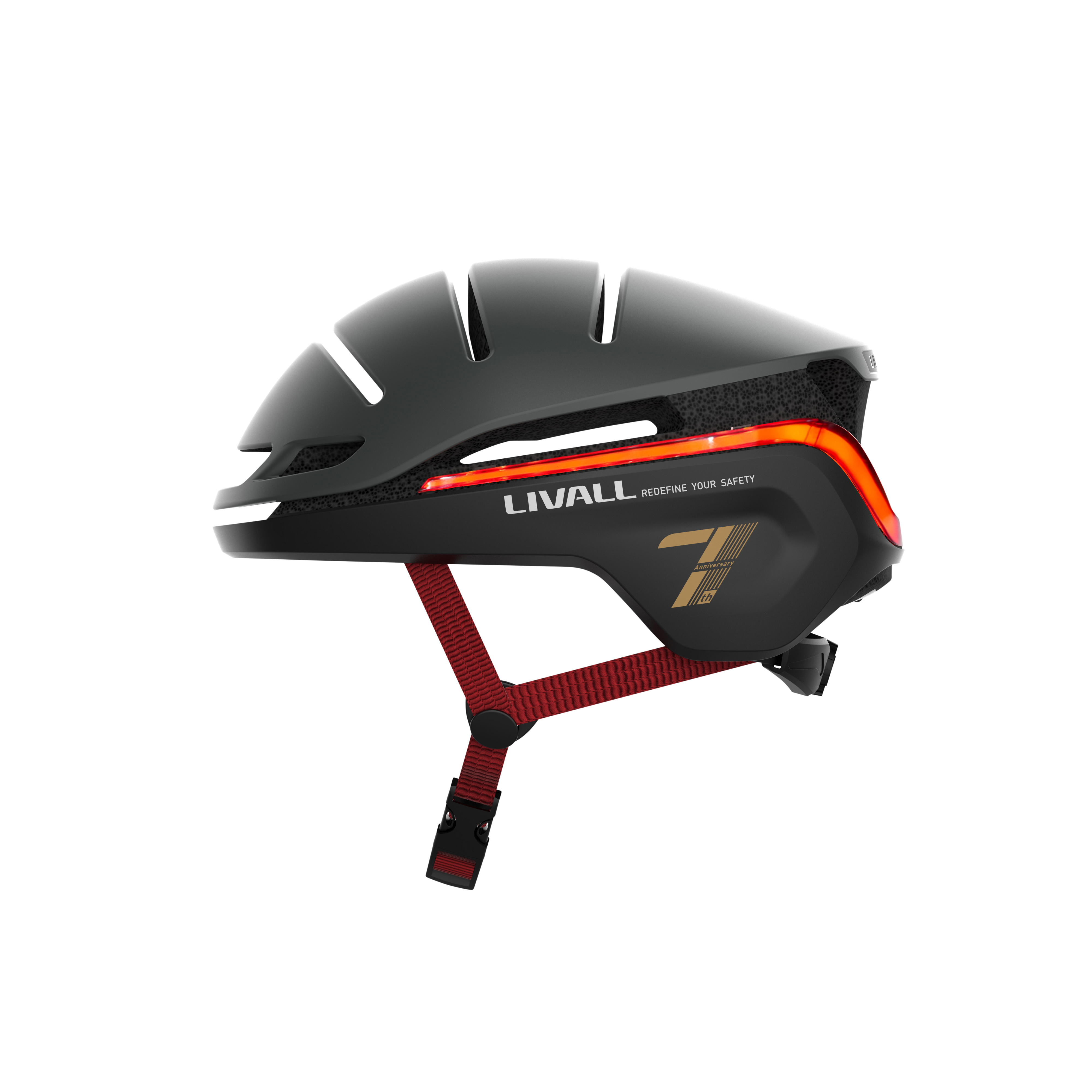 Ein schwarzer Livall Fahrradhelm mit roten Lichtern und goldenem Logo, auf weißem Hintergrund.