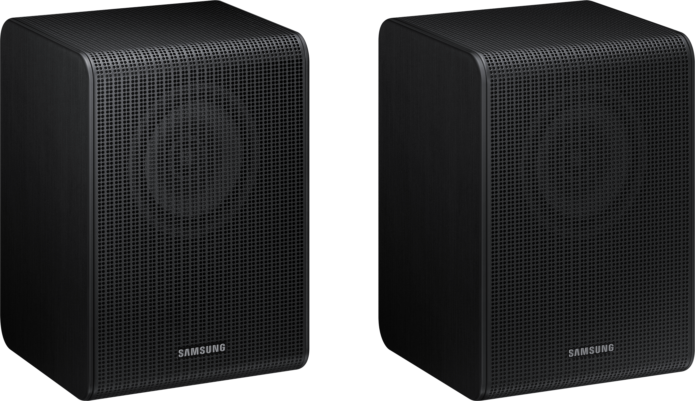 Zwei schwarze Samsung-Lautsprecher, jeweils mit perforierter Front, auf schwarzem Untergrund.