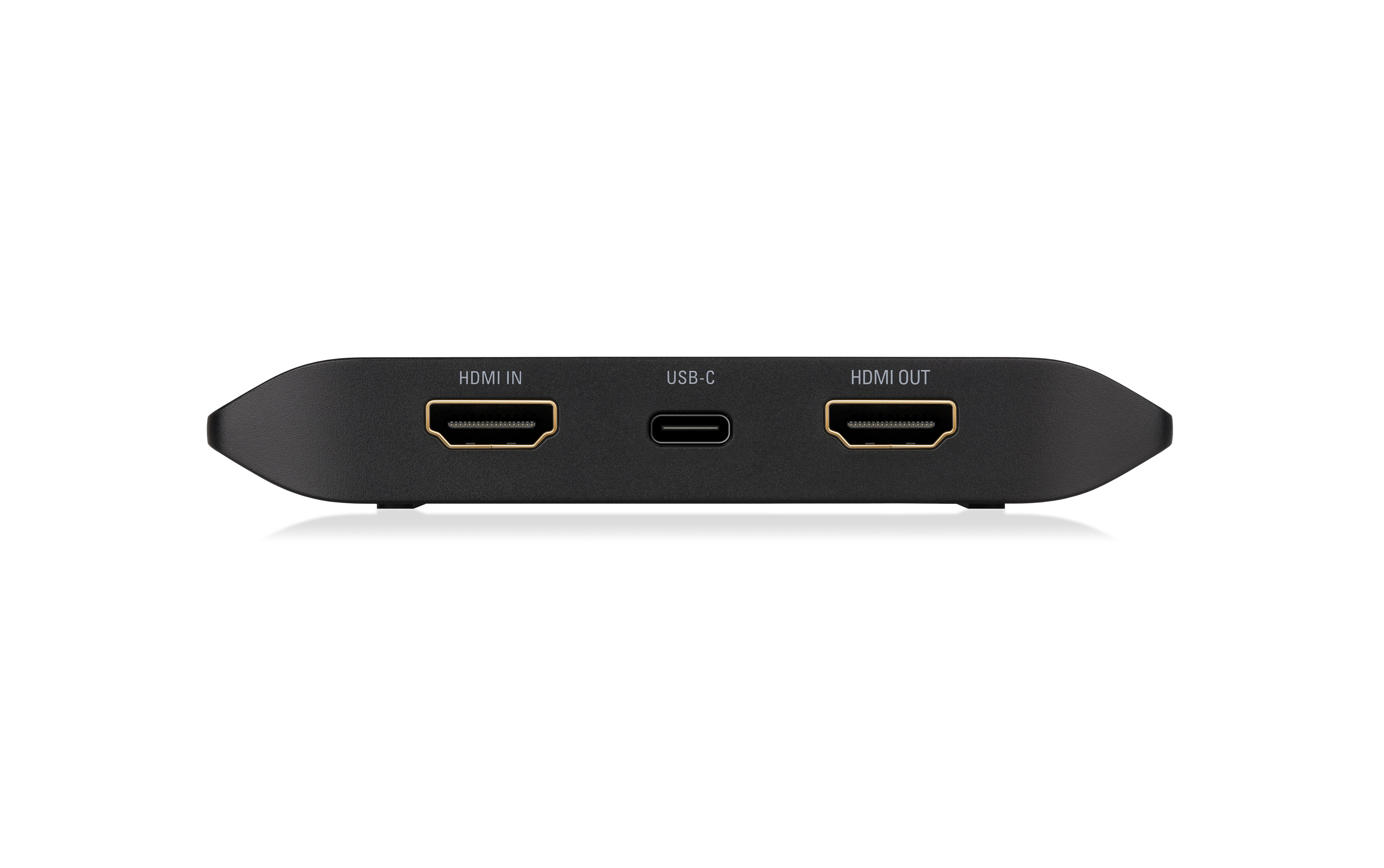 Schwarzes Gerät mit HDMI IN-, USB-C- und HDMI OUT-Anschlüssen. Das Gerät liegt auf weißem Untergrund.