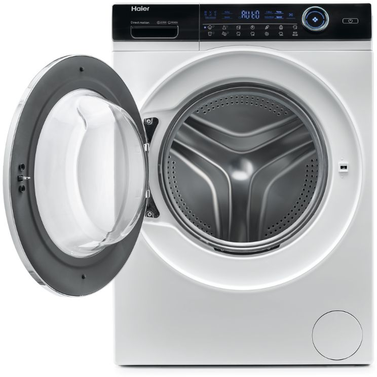 Un lave-linge Haier blanc avec la porte ouverte. L'intérieur est visible.