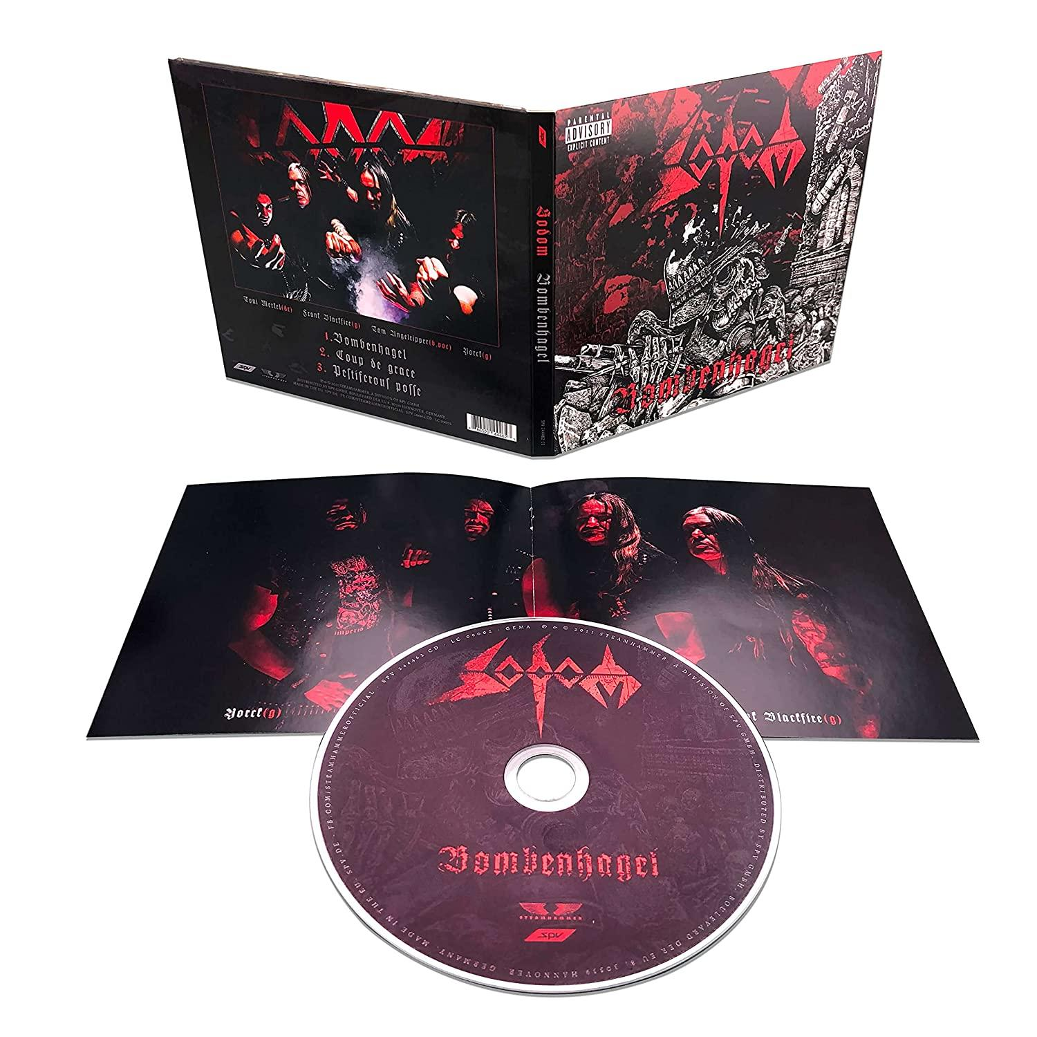 Geöffnete CD-Hülle, Bandmitglieder, rot-schwarzes Design.
