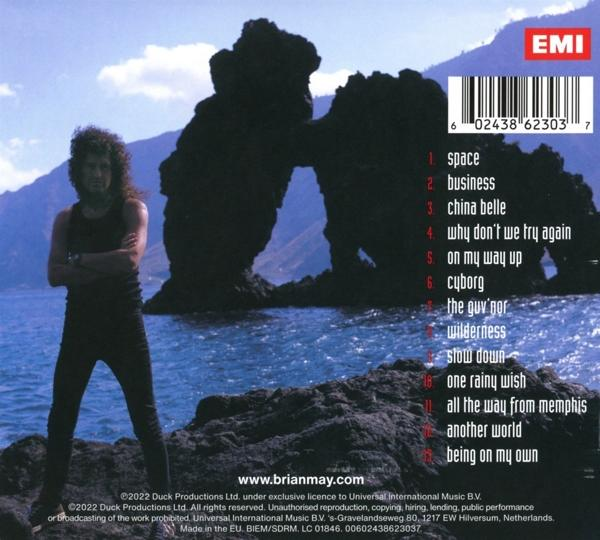 CD-Cover eines Musikers mit bergigem Hintergrund. Text und Barcode sind rechts.