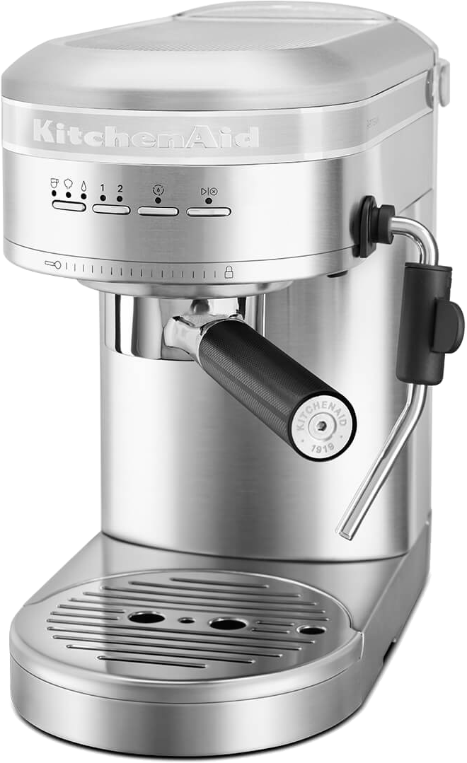 Ezüst KitchenAid eszpresszó gép fekete fogantyúval, fehér háttérrel.