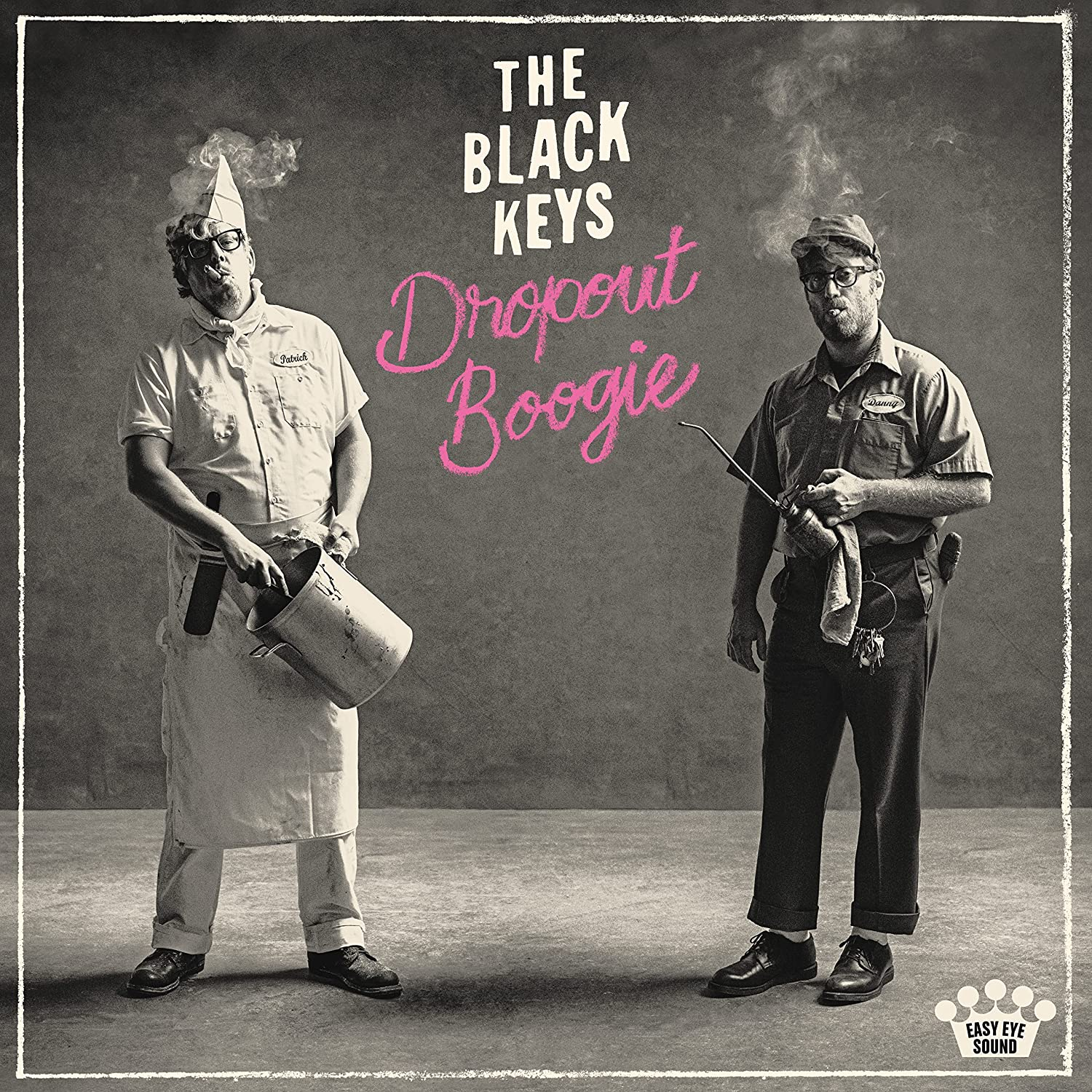 A The Black Keys album borítója: két férfi, egyikük egyenruhában, szürke fal előtt állva.