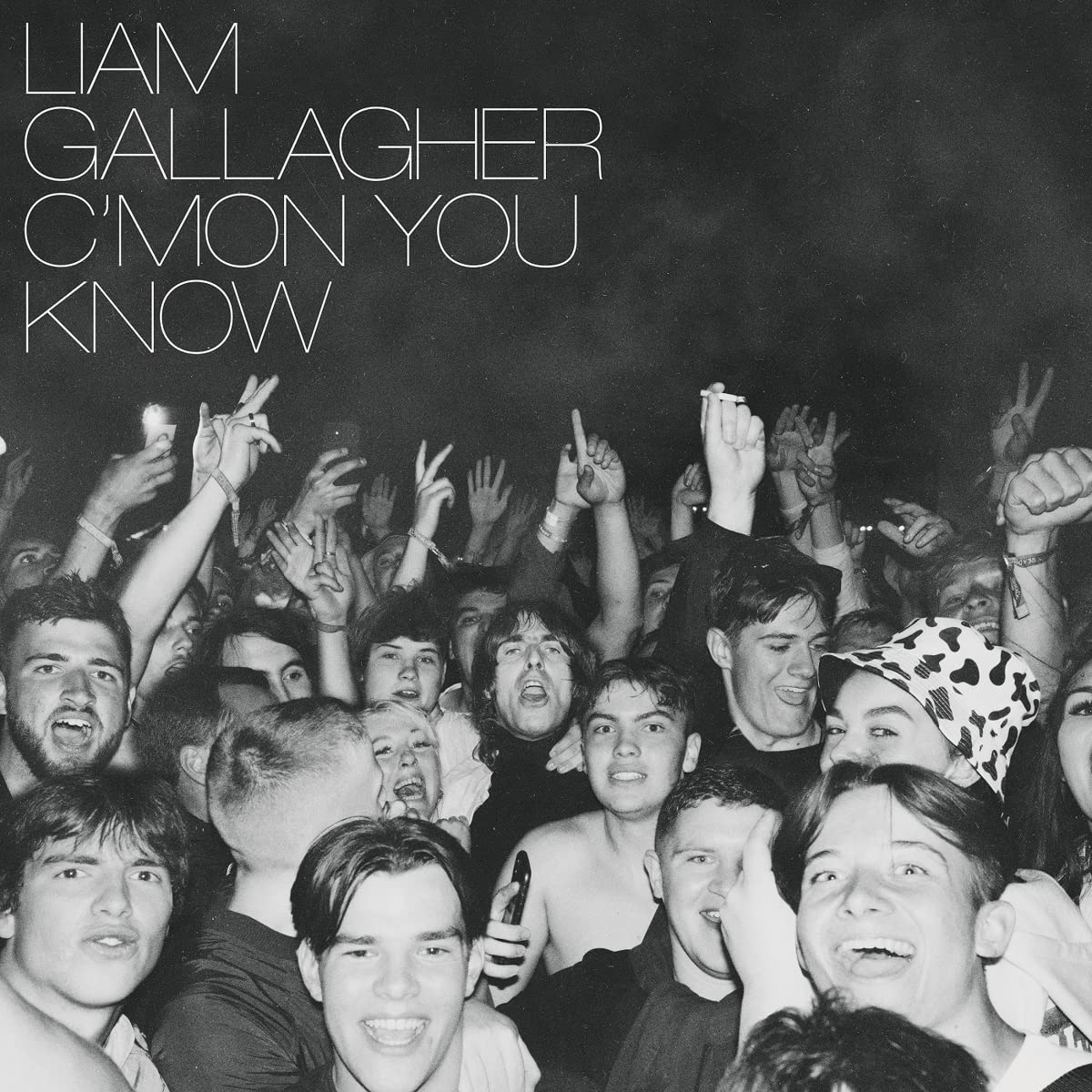 Album borító tömeggel. A szöveg: 'Liam Gallagher C'mon You Know'.