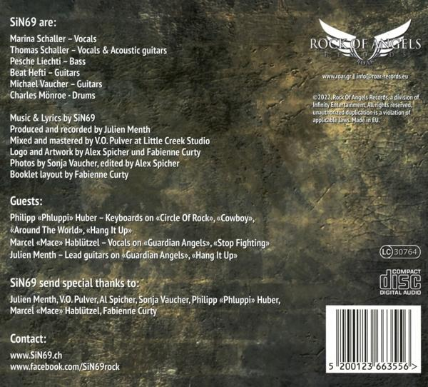 Rückseite eines CD-Covers mit Text über eine Band und ihre Mitglieder.
