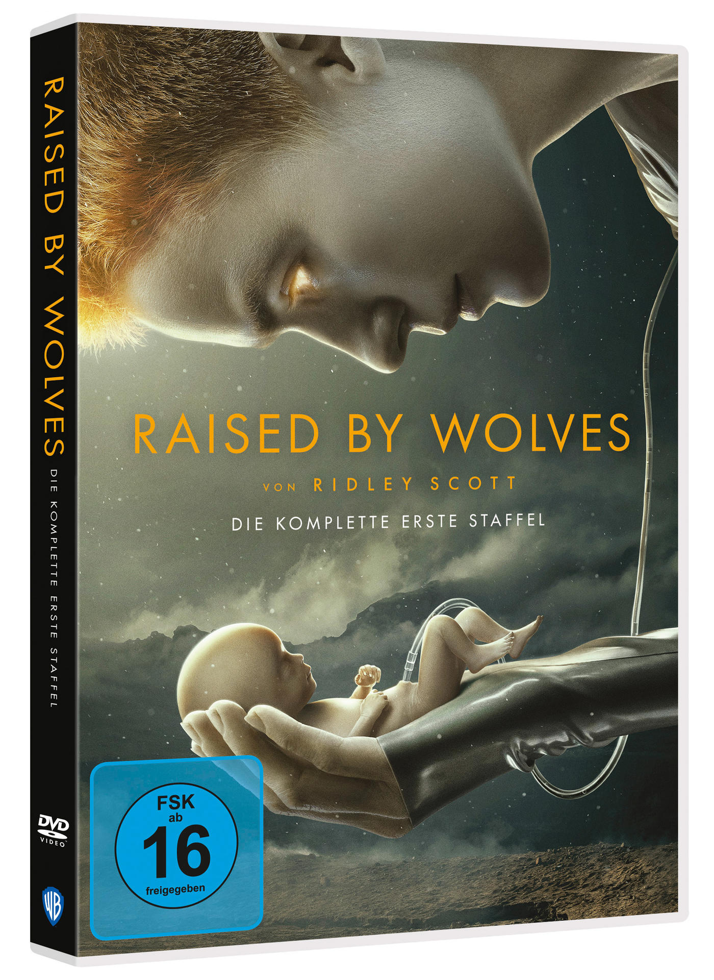 DVD-Cover von 'Raised by Wolves'. Ein Baby wird von einer Hand gehalten, mit einem herabschauenden Gesicht.