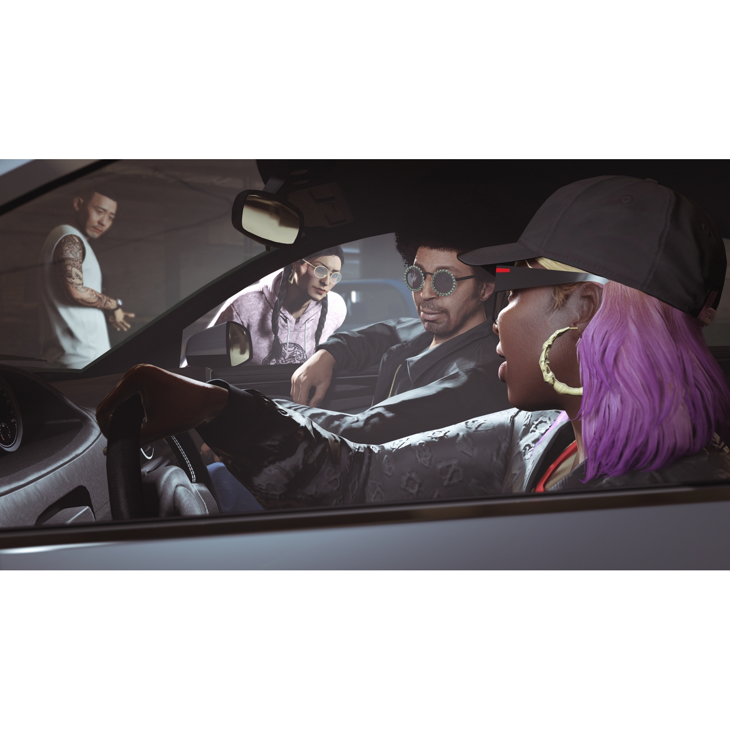 Escena en un coche, gente hablando, una con pelo morado.