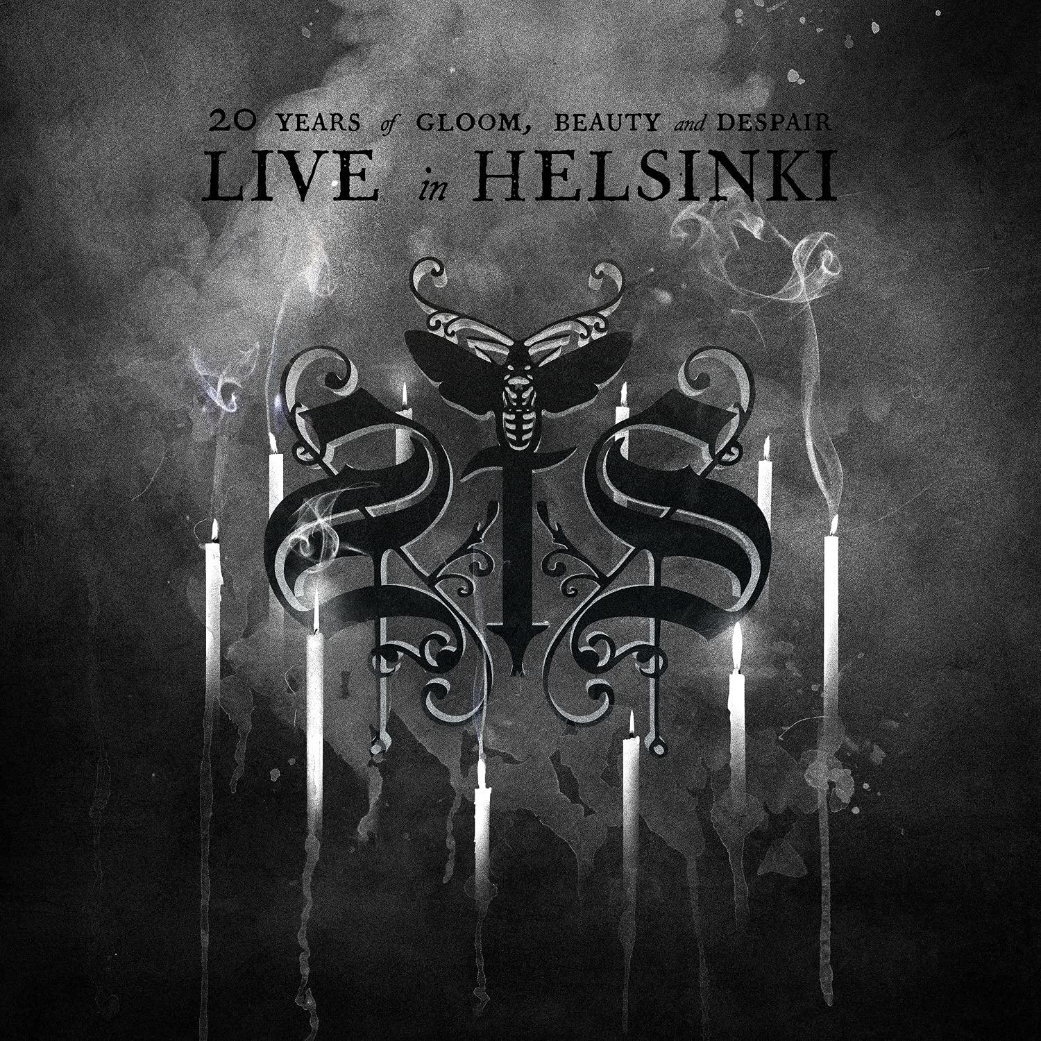 Album borító: 'Live in Helsinki'. Fekete-fehér, füst, gyertyák és egy díszes szimbólum.