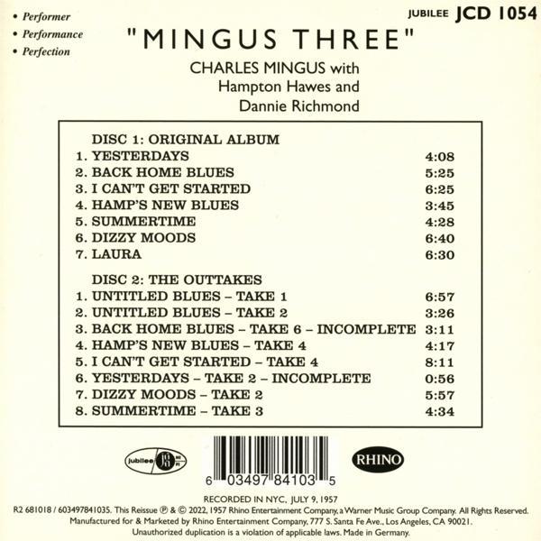 Ein CD-Cover mit Titelliste für "Mingus Three". Der Titel steht oben, die Titelliste darunter.