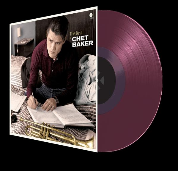 Album borító: Egy férfi ír az asztalnál egy trombitával és egy lemezzel.