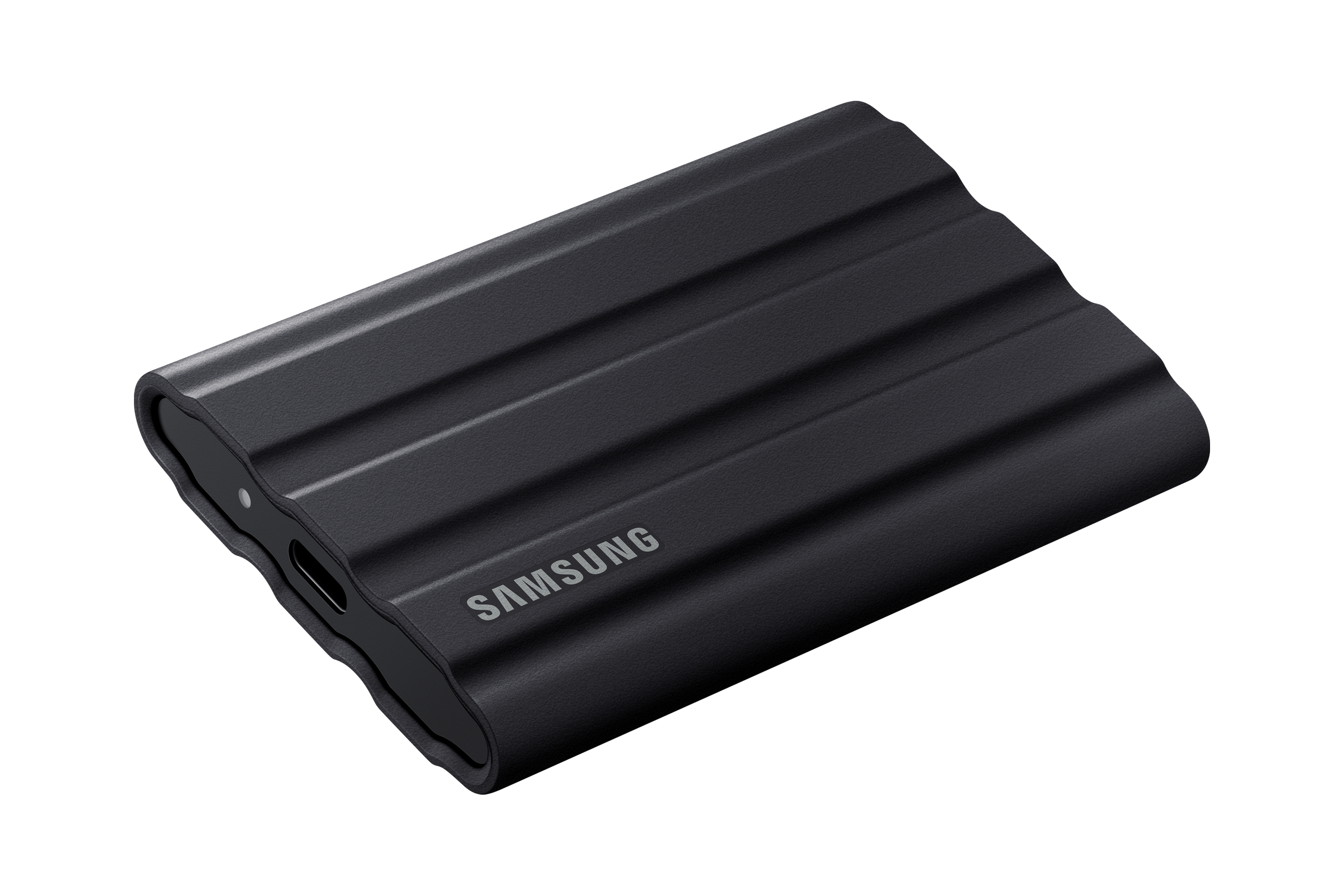 Zwarte, geribbelde Samsung draagbare SSD. Het heeft een USB-C poort en 'SAMSUNG' staat erop.