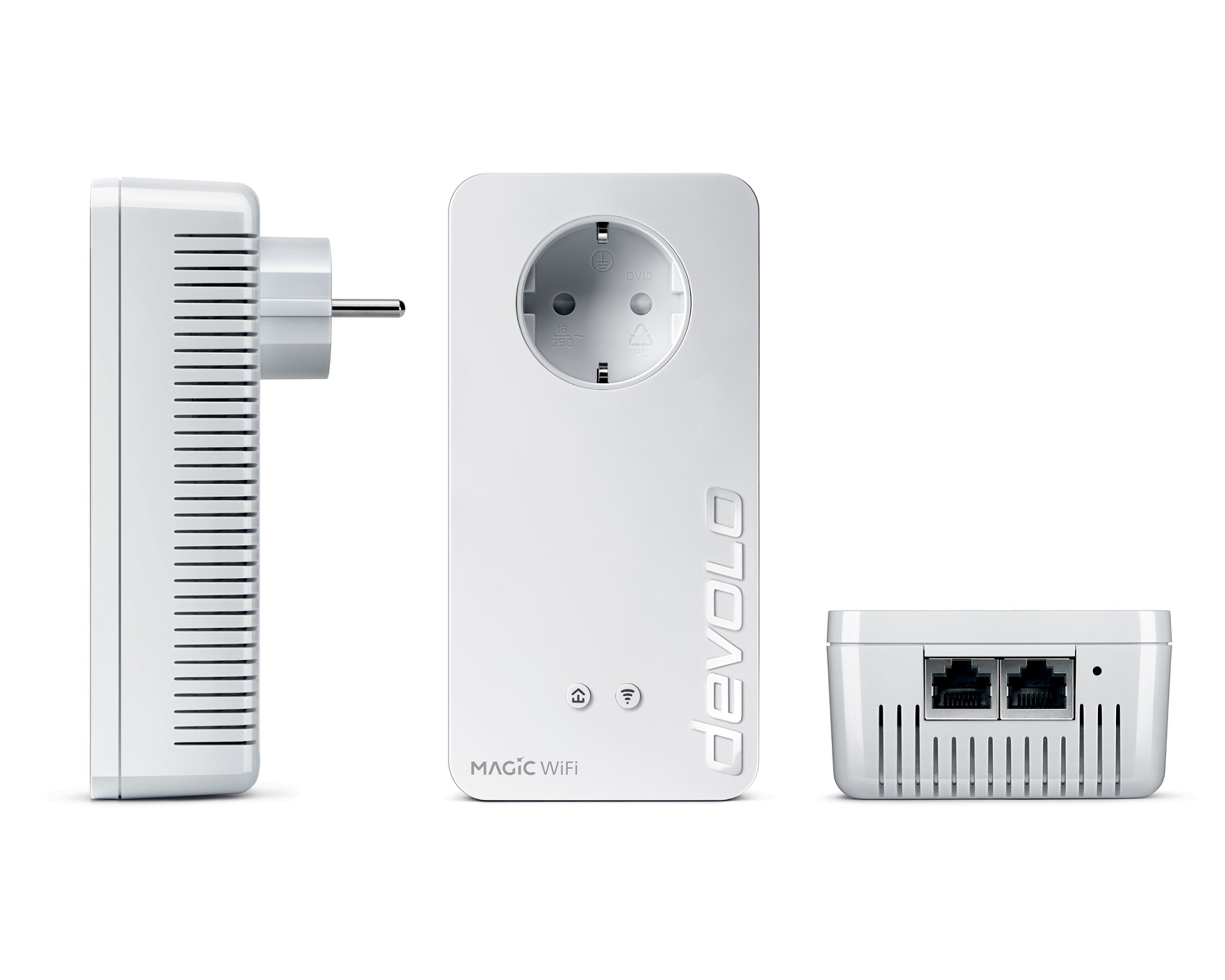 Drei weiße Powerline-Adapter auf weißem Hintergrund. Einer hat einen Stecker, einer eine Steckdose, einer zwei Ethernet-Anschlüsse.