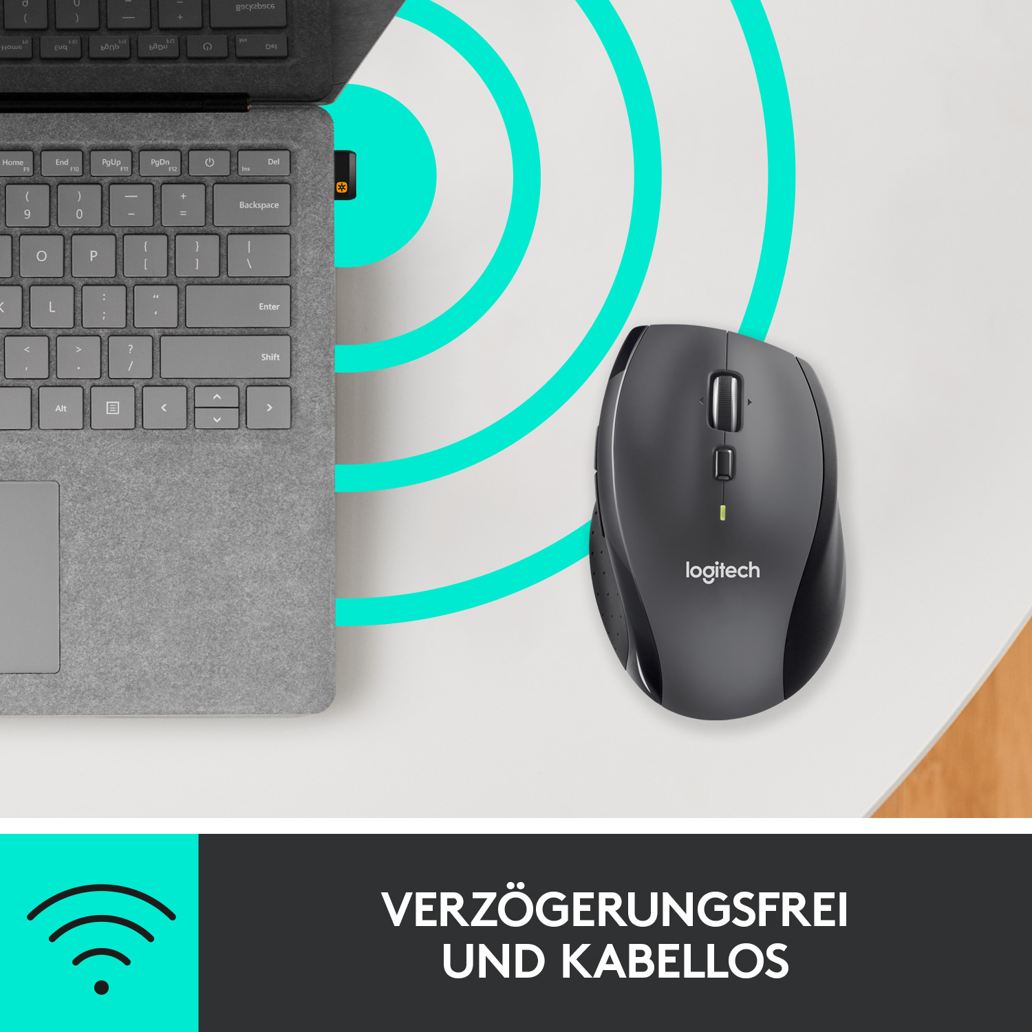 Kabellose Maus und Laptop auf weißer Oberfläche.
