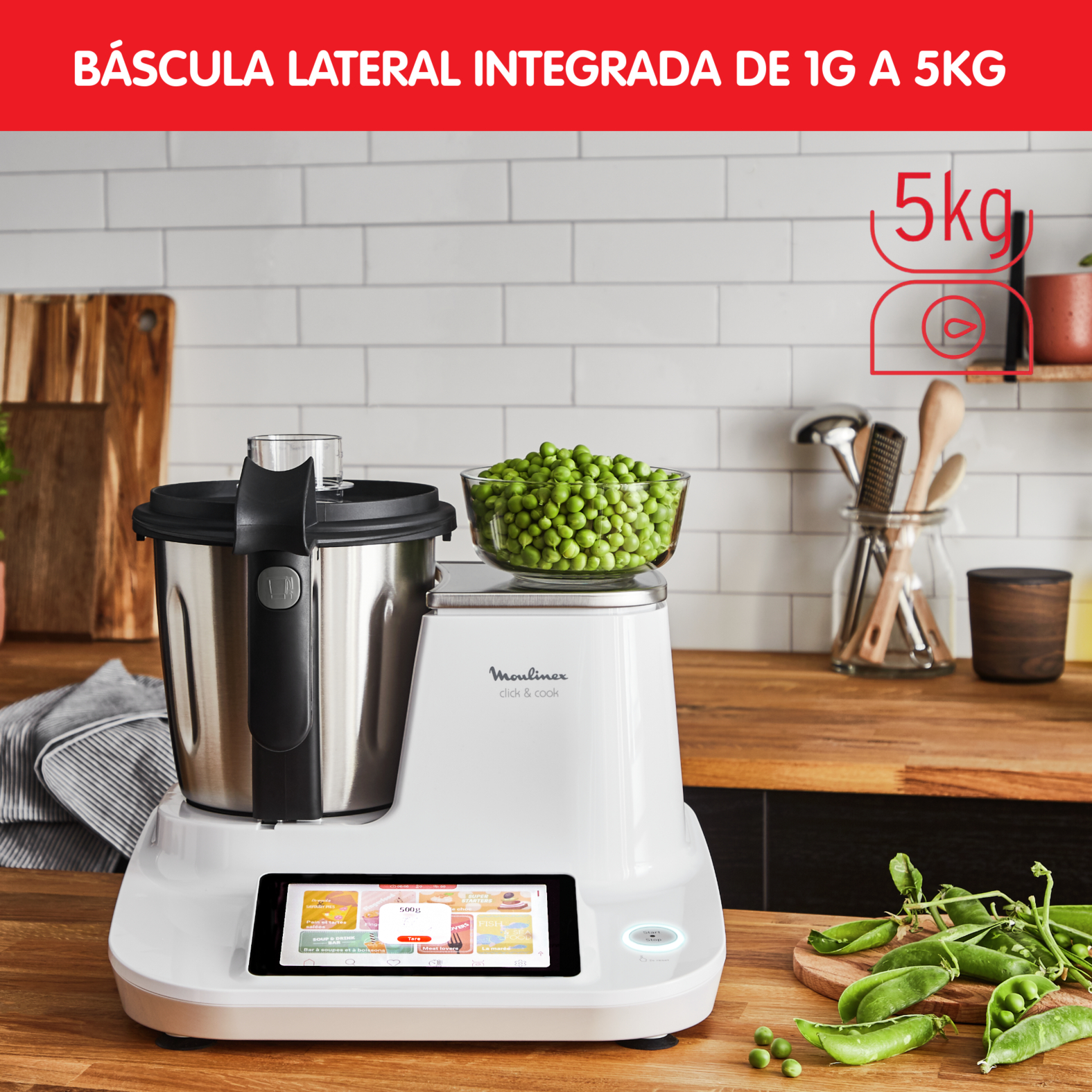Procesador de alimentos con guisantes e ingredientes en una encimera blanca y texto: 5kg.