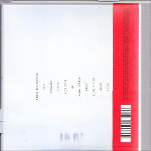 Album-Rückseite. Weißer Hintergrund mit rotem Streifen rechts, vertikaler Text und Barcode.