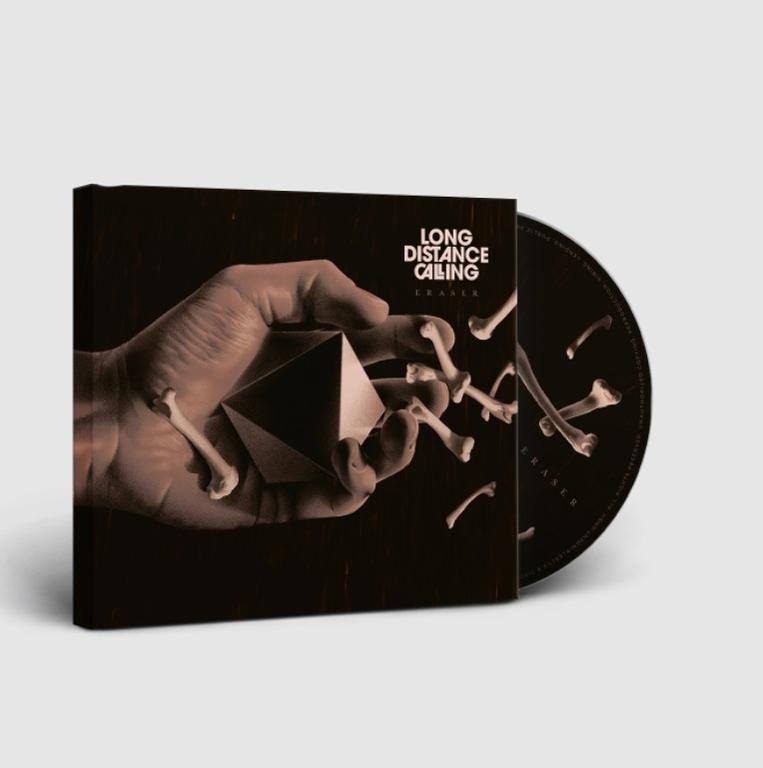 CD-Albumcover. Eine Hand, die einen Würfel mit Knochen hält. Titel: Long Distance Calling, Eraser.