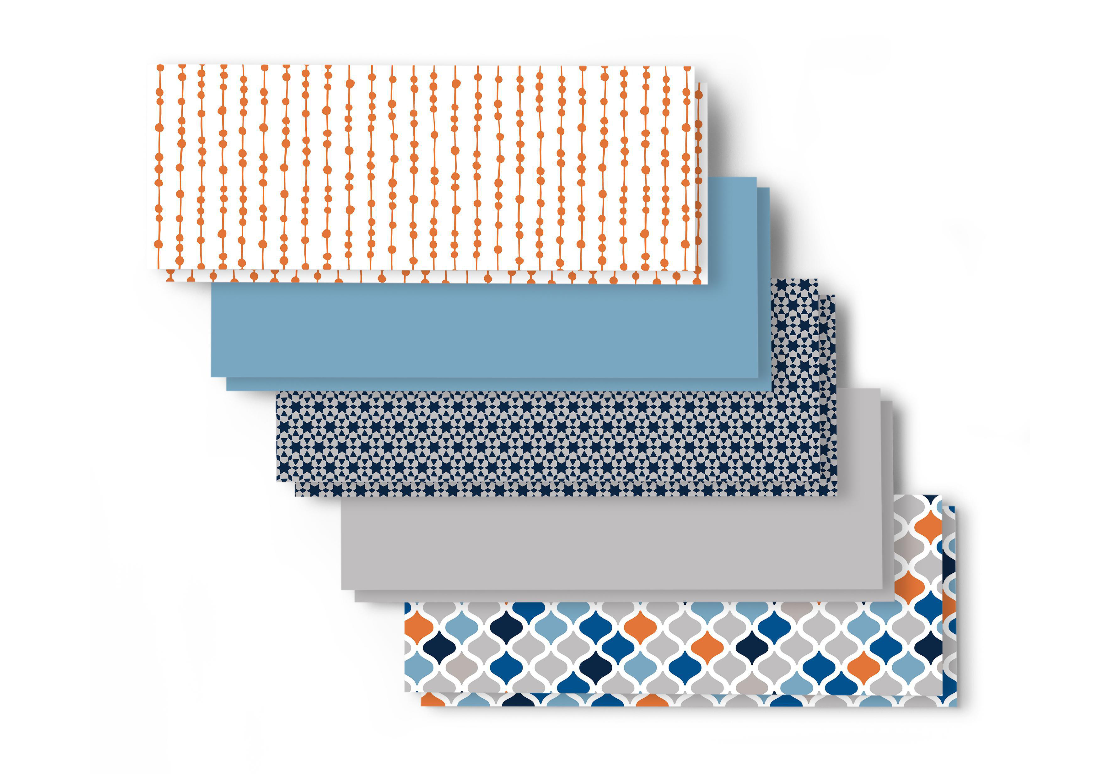 Gestapelte rechteckige Karten mit verschiedenen Mustern: orangefarbene Punkte, blau, Sternmuster, grau und ein farbenfrohes geometrisches Design.