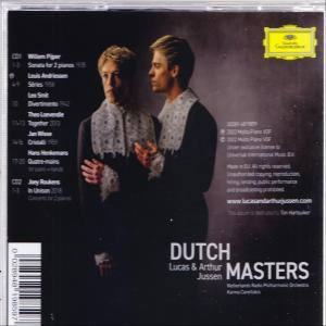 Das Albumcover von „Dutch Masters“ von Lucas & Arthur Jussen. Zwei Männer in Weiß schauen sich an.