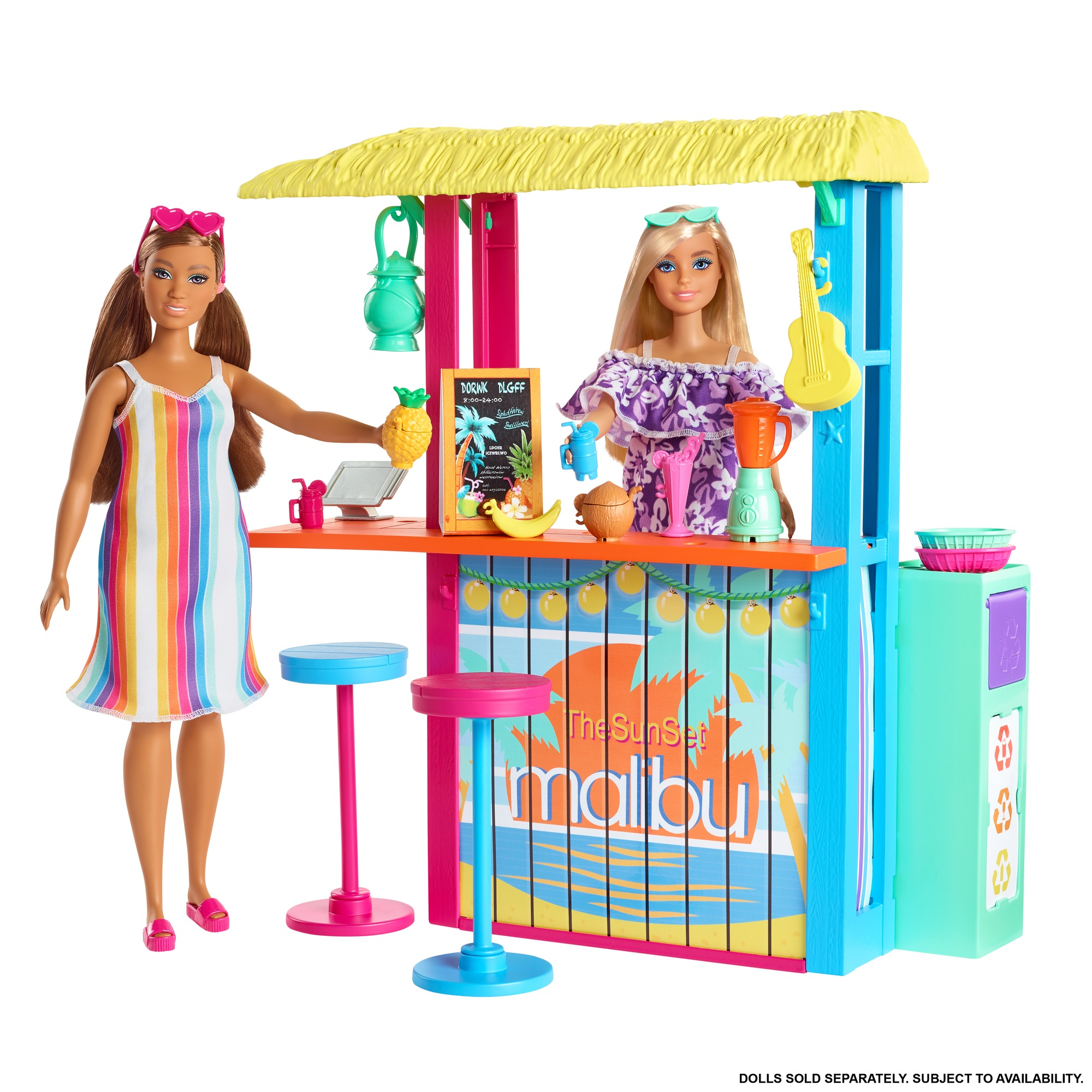 Zwei Barbie-Puppen an einer Malibu-Bar, bunte Einrichtung mit Malibu-Schild.