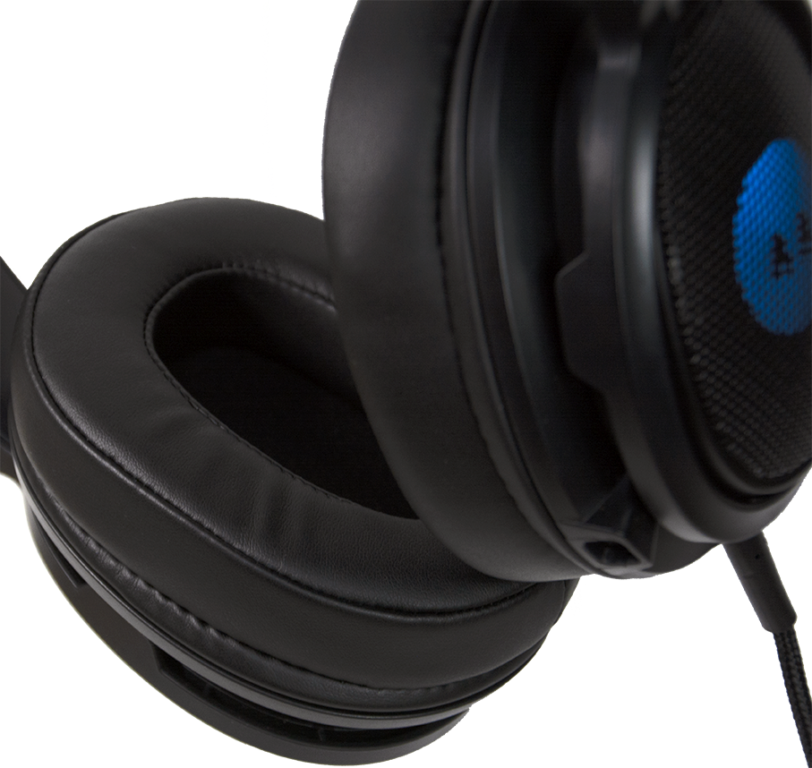 Fekete gamer headset, bőr fülpárnák, kék logó. Fekete háttéren.