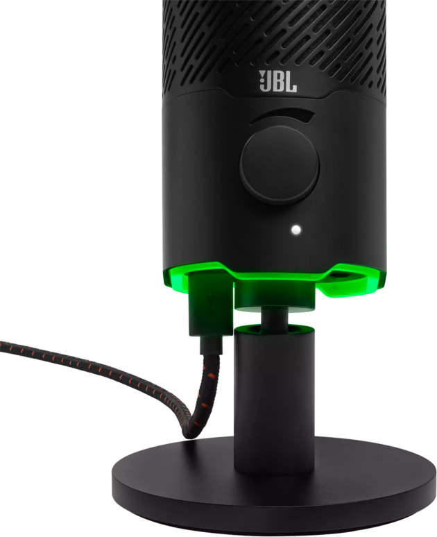 Egy fekete JBL mikrofon, kerek alappal és csatlakoztatott kábellel.
