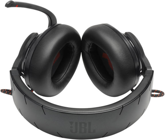 Pár fekete JBL gaming fejhallgató, ferdén, bemutatva a fülkagylókat és a fejpántot.