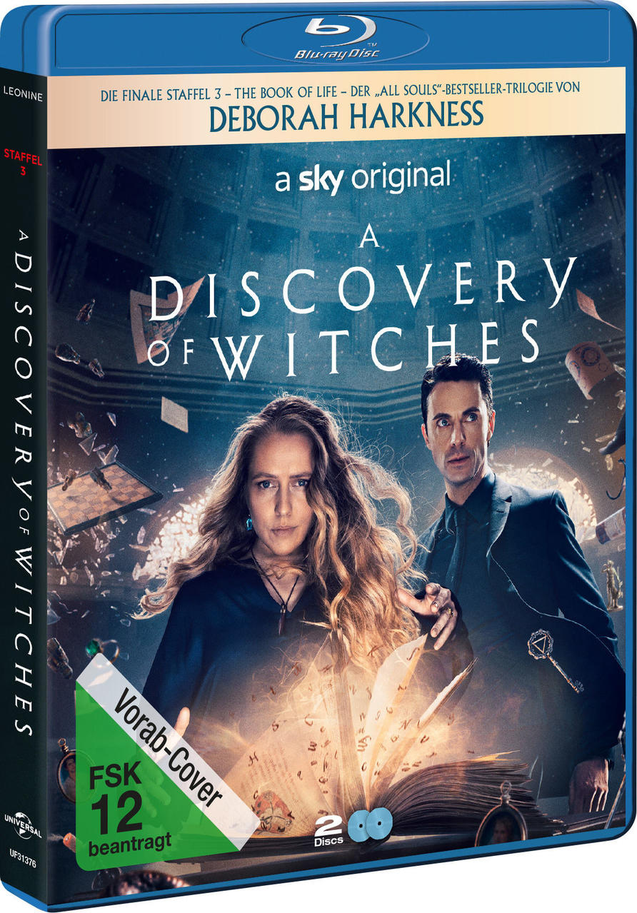 Eine DVD-Hülle von 'A Discovery of Witches' mit einer Frau und einem Mann auf dem Cover. Blaue Hülle mit Schrift.