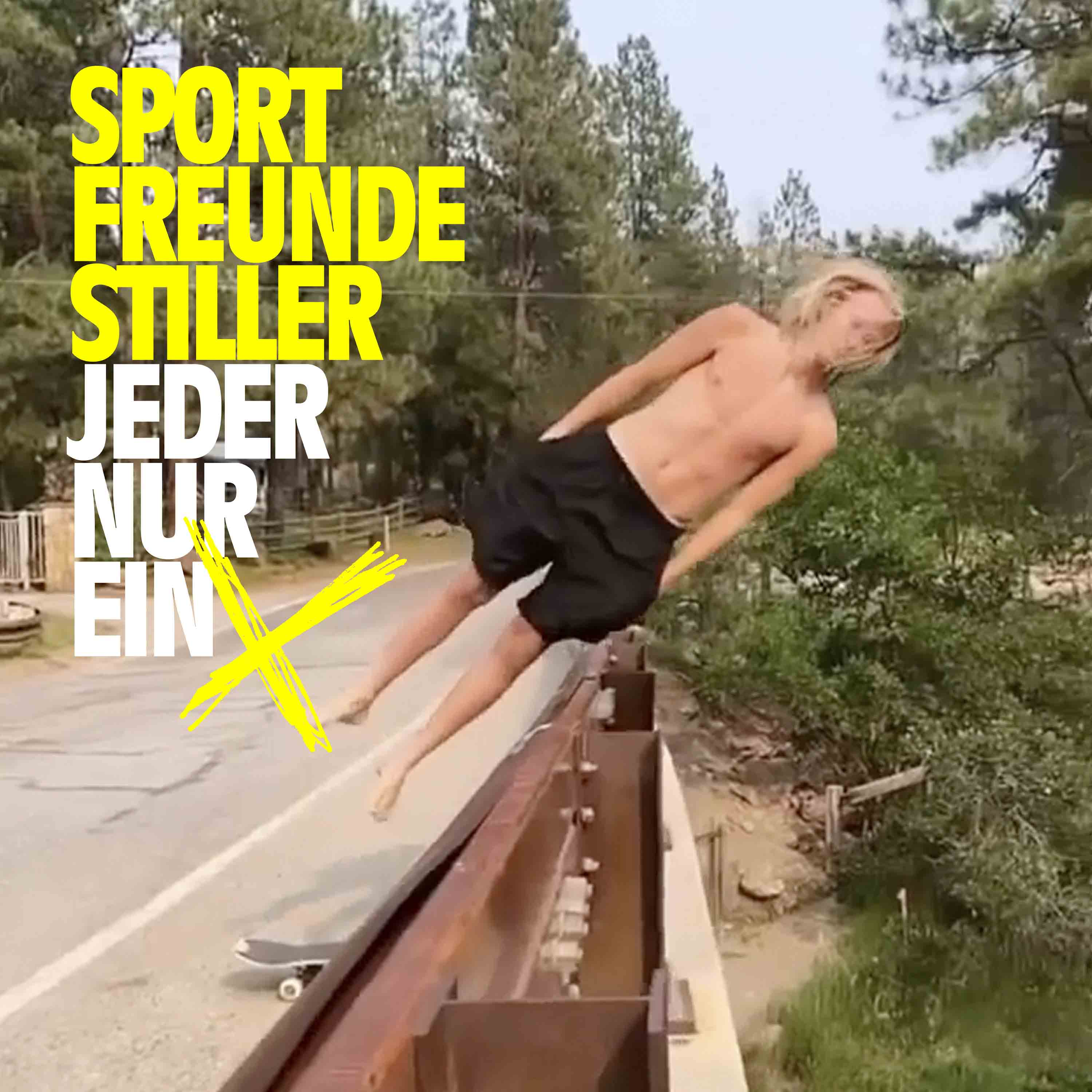 Ein Mann ohne Hemd springt über ein Geländer auf einer Brücke. Gelber Text sagt: 'SPORT FREUNDE STILLER JEDER NUR EIN'.