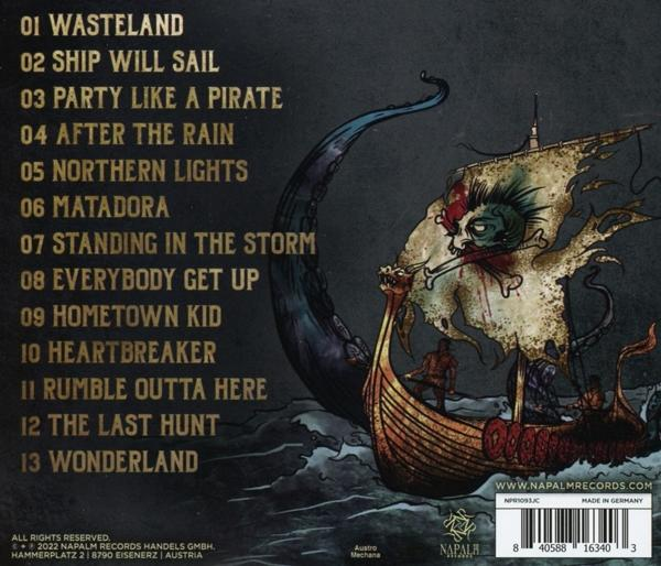 Albumcover: Ein Wikingerschiff mit Skelett-Crew auf stürmischem Wasser.