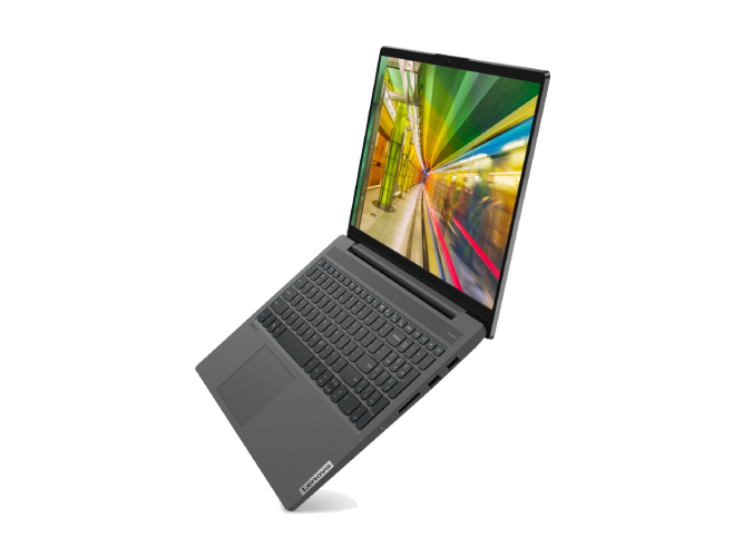 Un portátil Lenovo, inclinado abierto con pantalla colorida, mostrando teclado y trackpad.