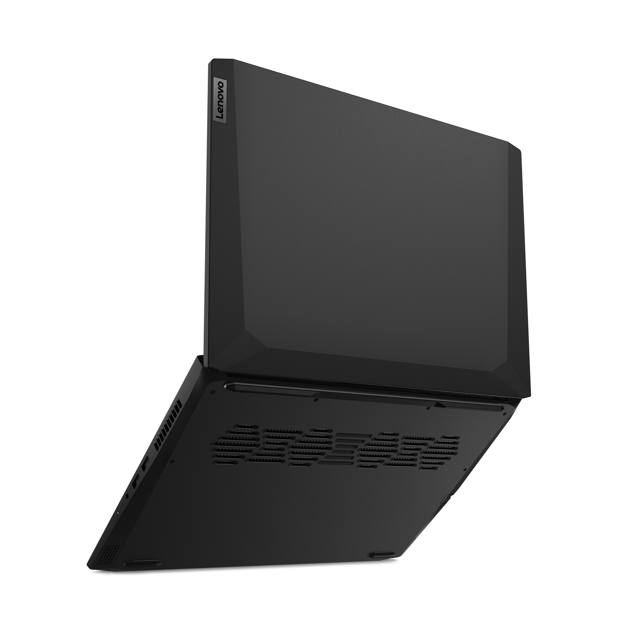 Una laptop Lenovo negra con la tapa ligeramente abierta, mostrando la parte inferior y el logo de Lenovo.