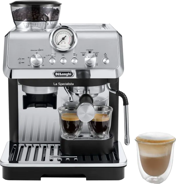 Machine à expresso DeLonghi La Specialista avec deux tasses d'espresso et un verre de cappuccino à droite.