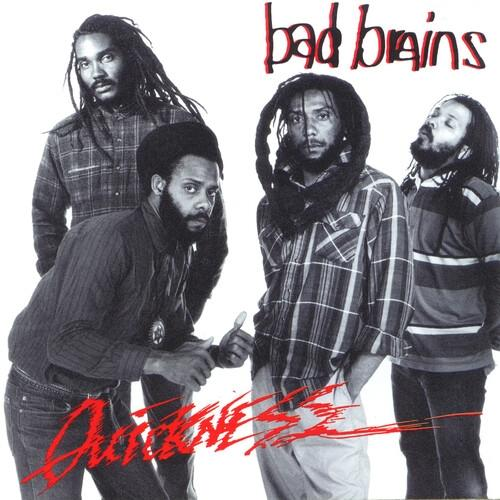 Együttesfotó. Négy férfi rasztával pózol. A zenekar neve alul van. A zenekar a "BAD BRAINS".