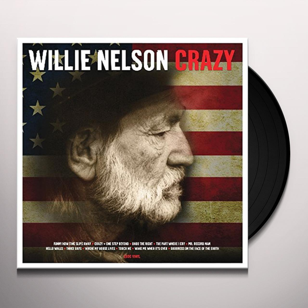 Egy bakelit lemezborító Willie Nelson arcával és a 'Crazy' szóval piros színben.