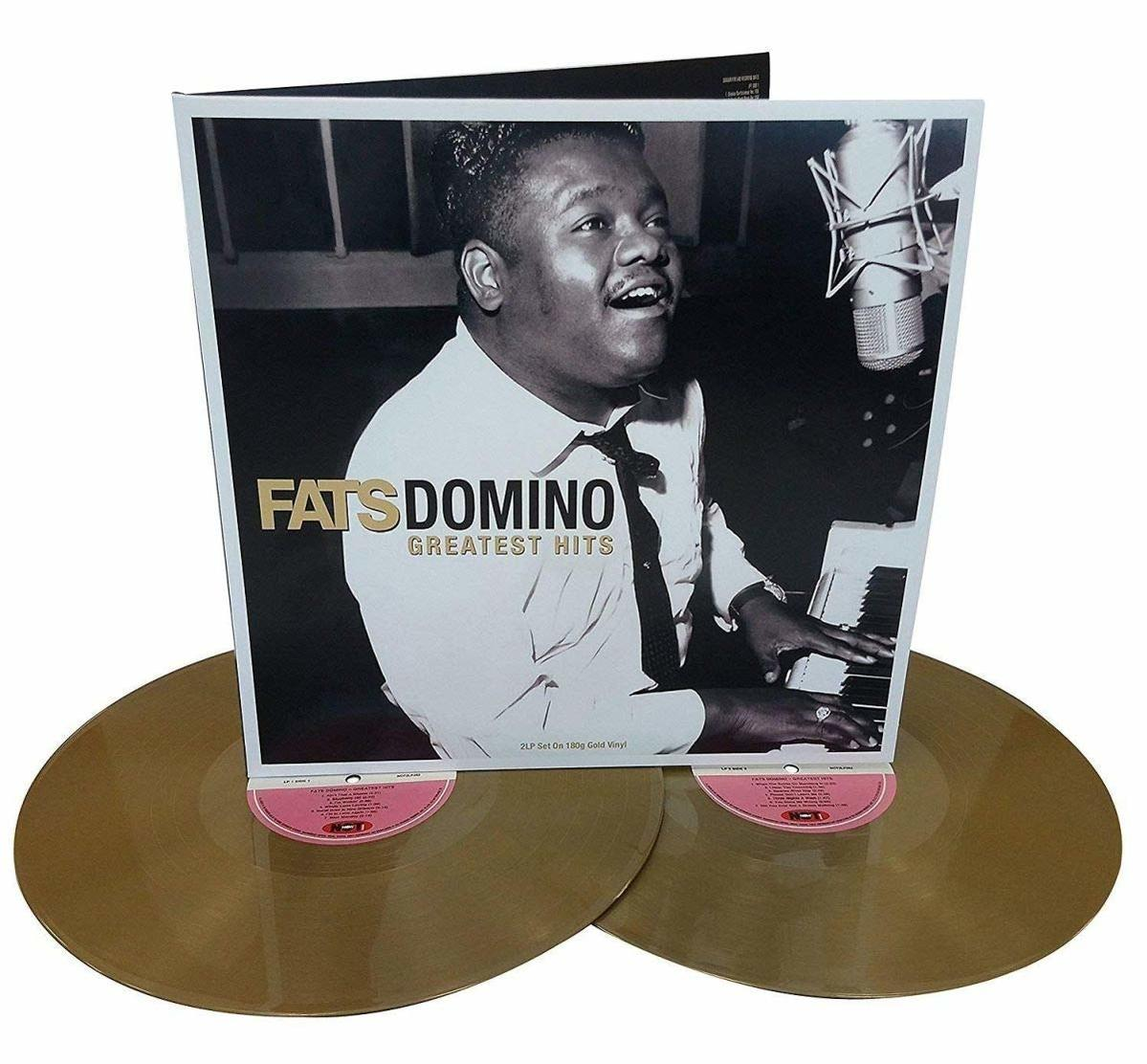 Két arany bakelit lemez Fats Domino album borítójával. A borító fehér háttéren van.