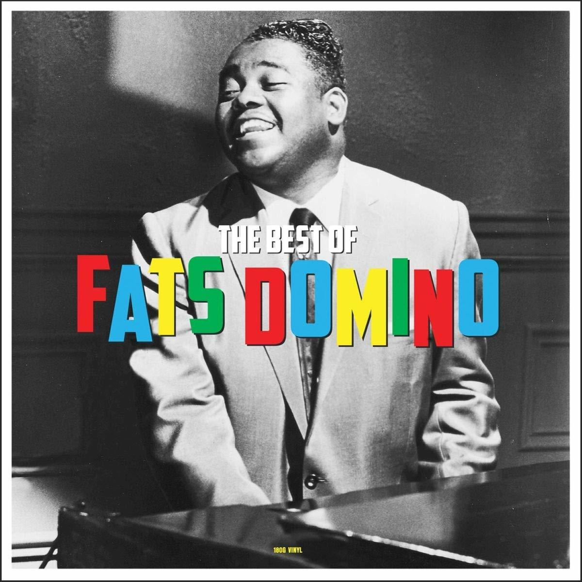 Fats Domino öltönyben, mosolyogva, zongorázik. Az albumborítón a 'The Best of Fats Domino' felirat látható.