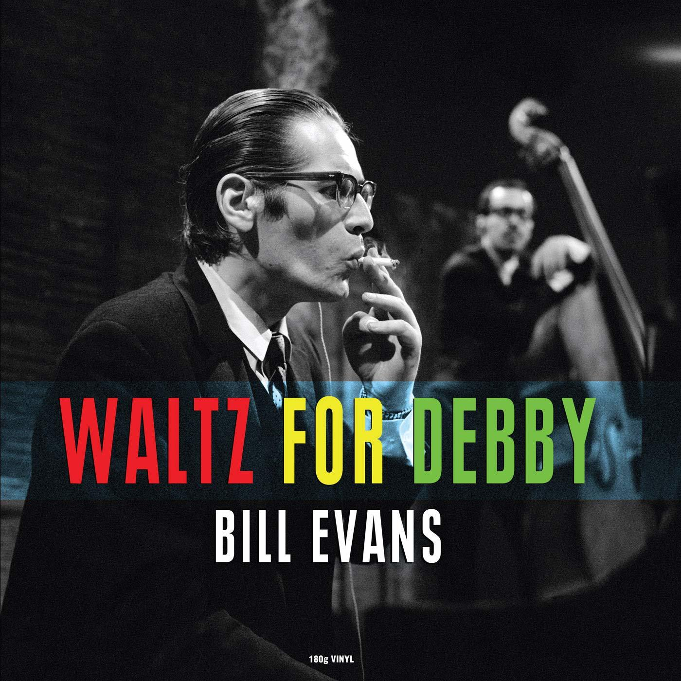 Album borító. Egy szemüveges férfi dohányzik, a szöveg: Waltz For Debby, Bill Evans. A háttérben nagybőgő.