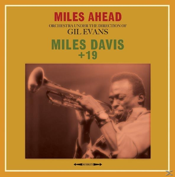 A Miles Ahead album borítója, amelyen Miles Davis trombitál, sárga háttér előtt.