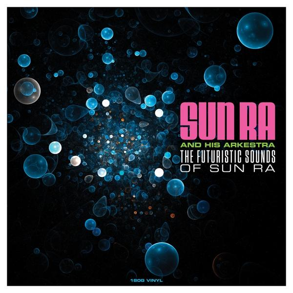 Album borító: Sun Ra a nevével, a címével és kék buborékokkal fekete háttéren.