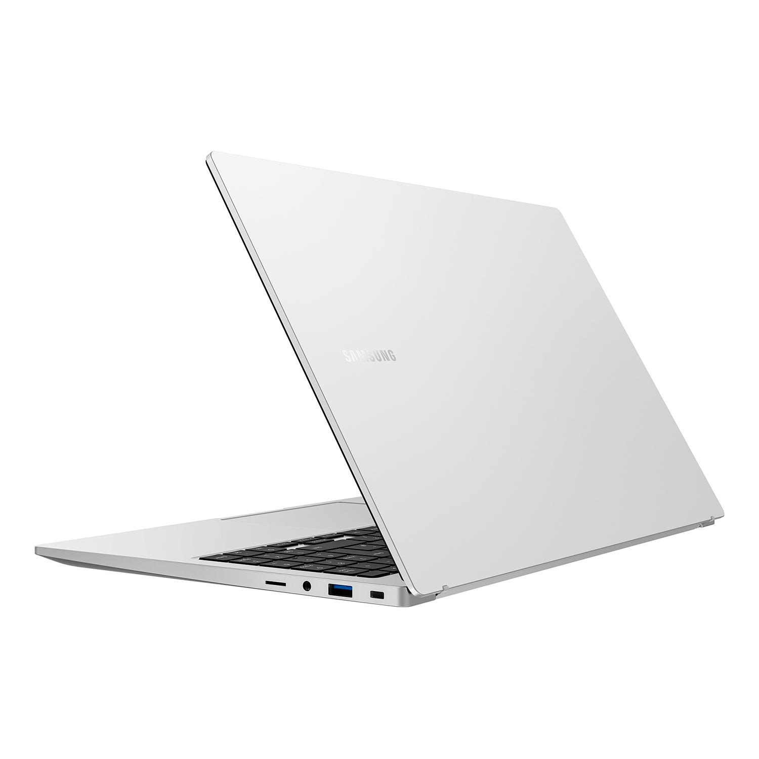Portátil Samsung blanco, en ángulo, abierto. Teclado negro, cuerpo plateado, logo Samsung. Fondo blanco.