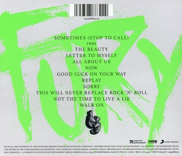 Albumcover mit neongrünen Texten und Pinselstrichen. Enthält Songtitel und eine schwarz-weiße Faustgrafik.