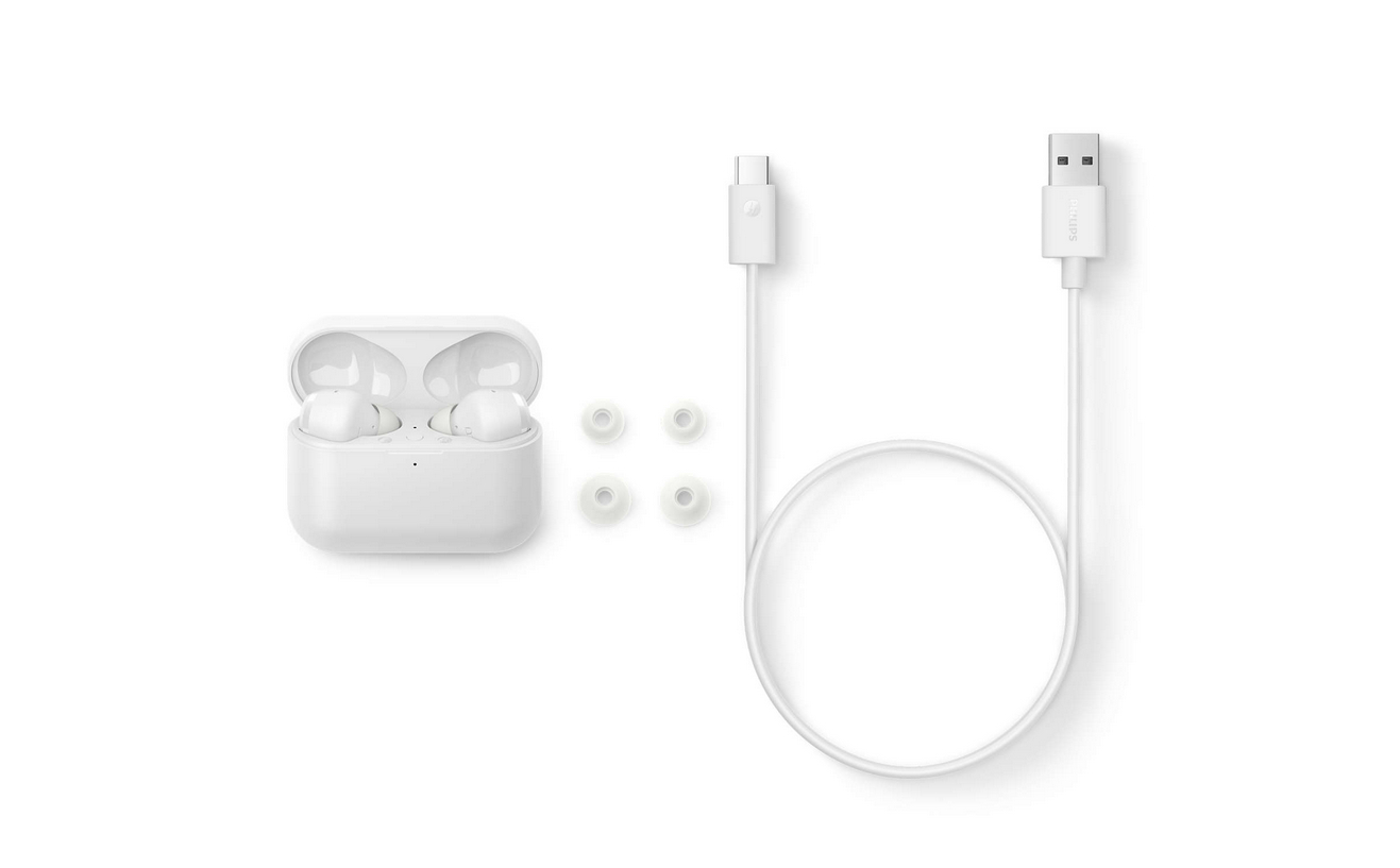 Weiße kabellose Ohrhörer mit Ladecase und USB-C-Kabel.