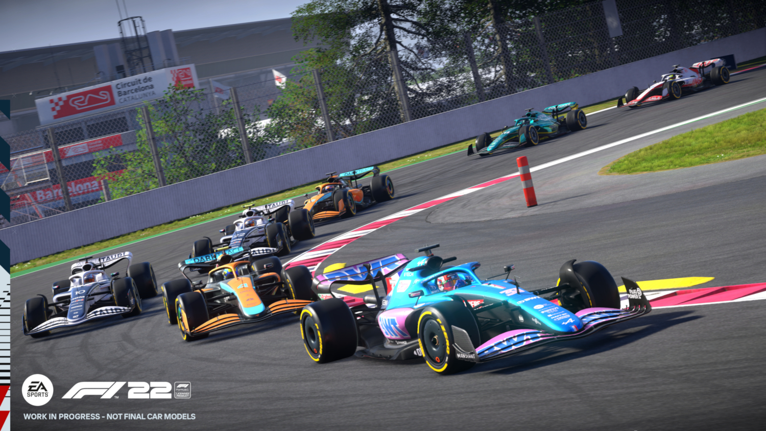 F1 2022 racespelweergave, auto's op de baan, EA Sports-logo.