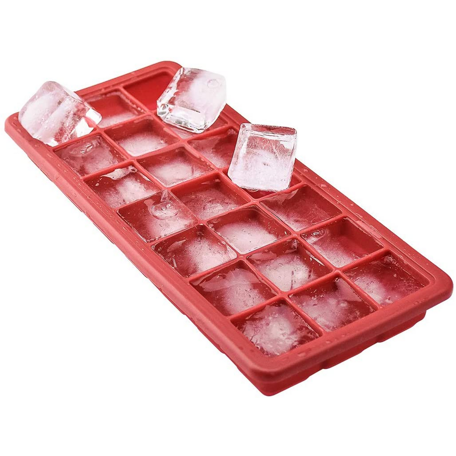 Una cubitera roja con cubitos de hielo. Algunos cubos están sueltos, algunos en la bandeja.