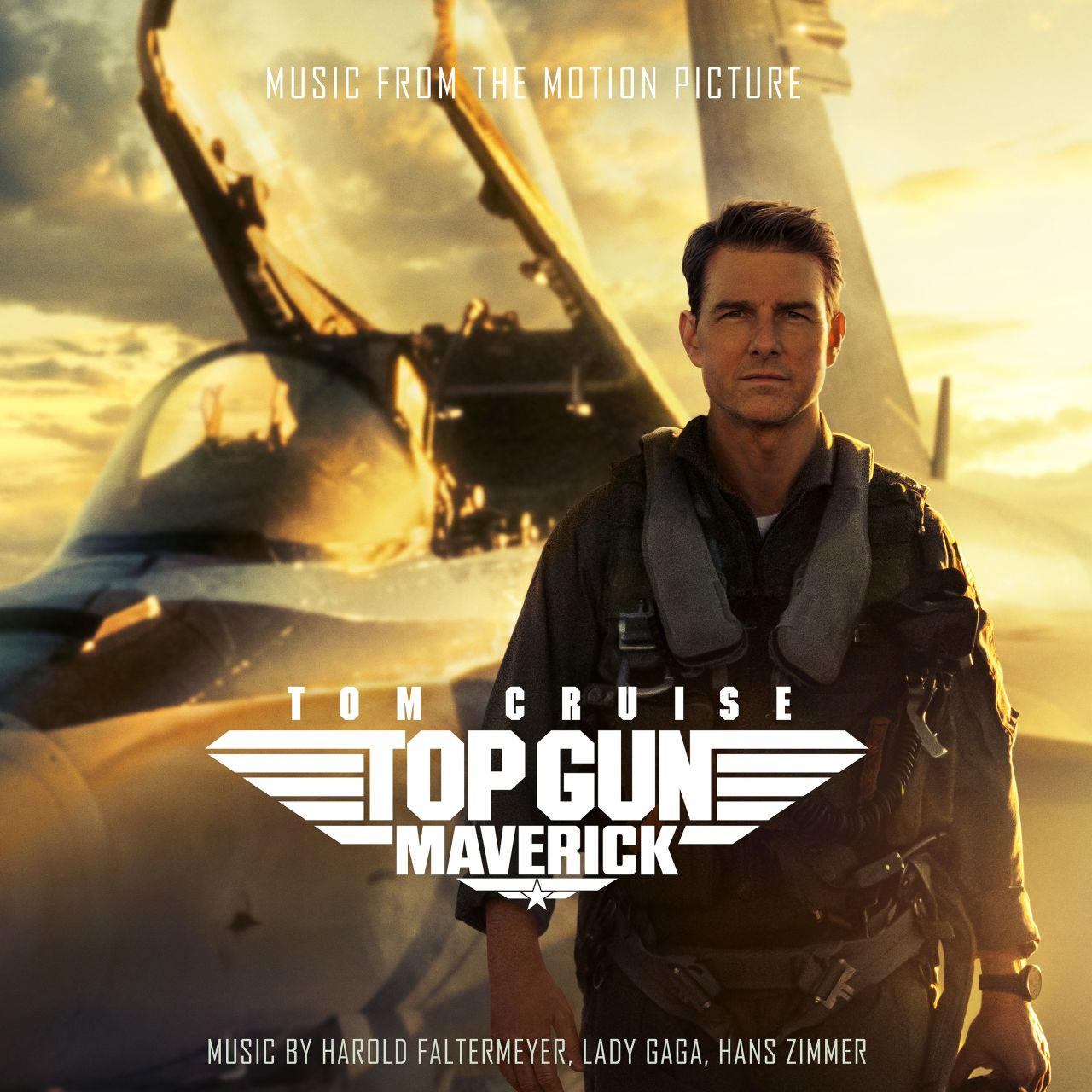 Tom Cruise dans une affiche du film Top Gun: Maverick. Un avion de chasse en arrière-plan et le titre du film.