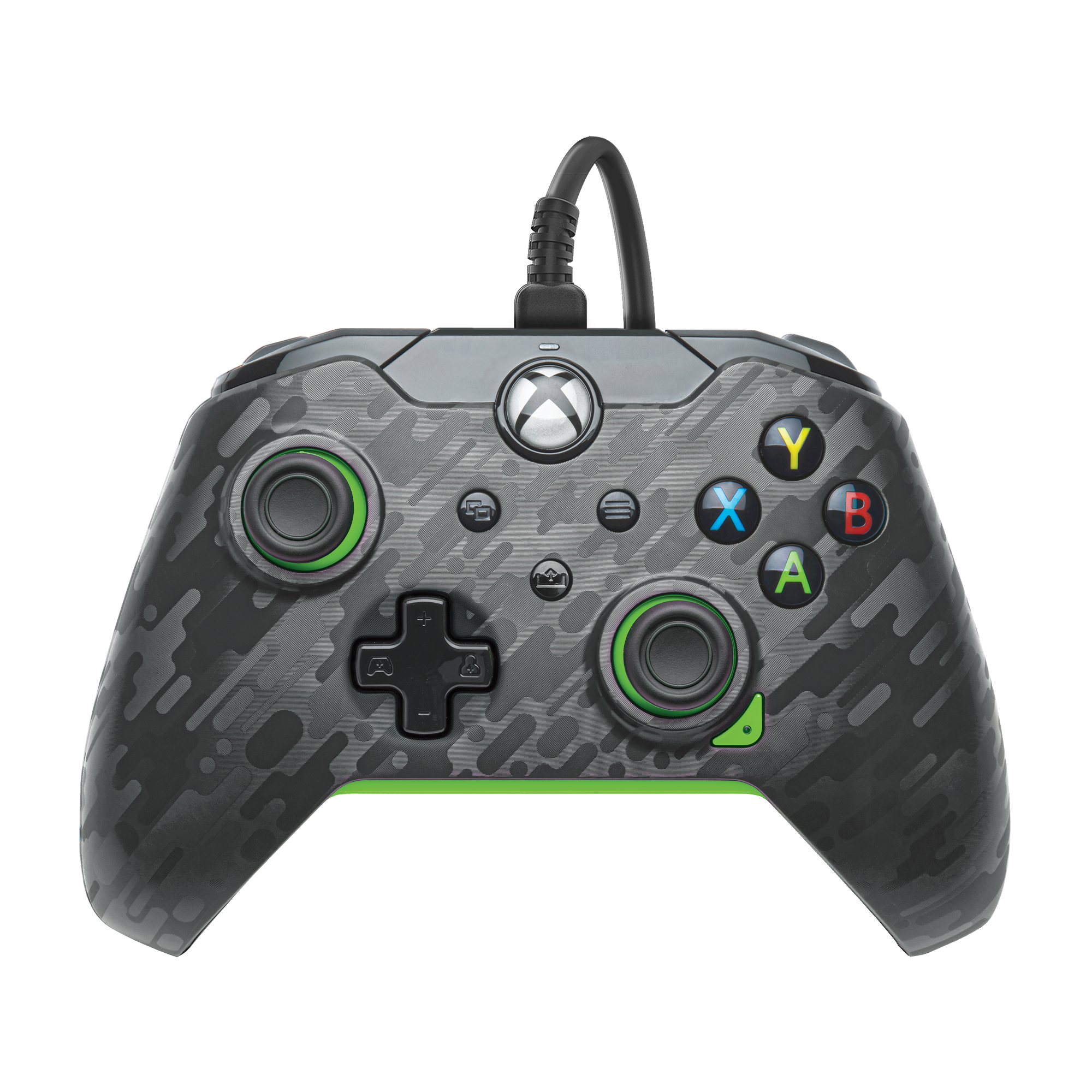 Ein Xbox-Controller mit Tarnmuster und grünen Akzenten. Er hat ein schwarzes Kabel und farbige Tasten.
