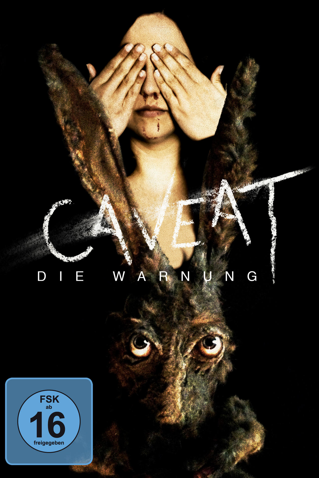 Filmplakat mit einer Frau, die ihre Augen bedeckt, und einem Hasenkopf, Titel 'CAVEAT'.
